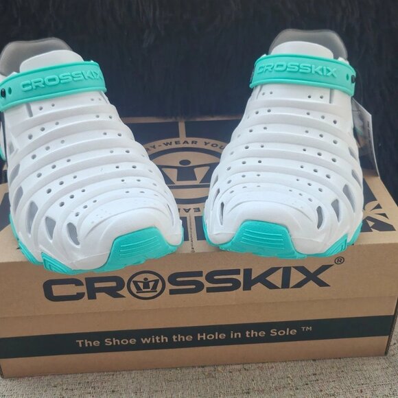 Crosskix Shoes Waterproof Unisex Outdoor Shoes Closed Toe Slip On Size 7US 39EU - Picture 4 of 12